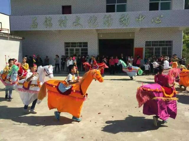 《最美驻村人》一心为民愿 后进变先进