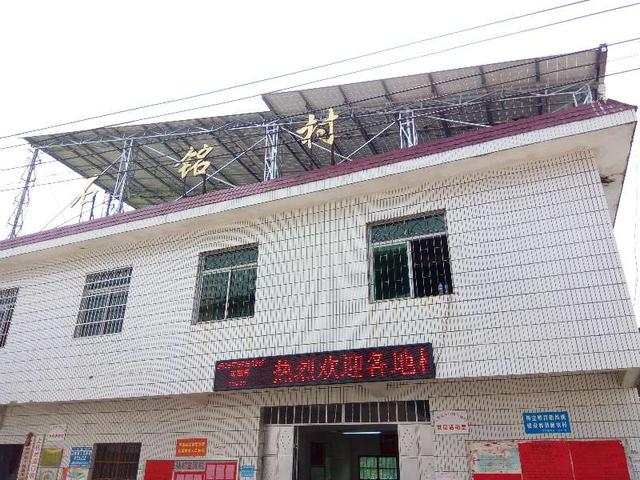 《最美驻村人》一心为民愿 后进变先进