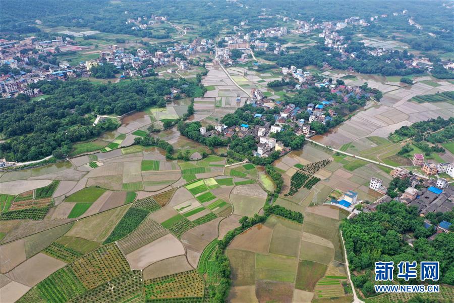 （壮丽70年·奋斗新时代——再走长征路）（6）红军当年经过地 山川今日格外美