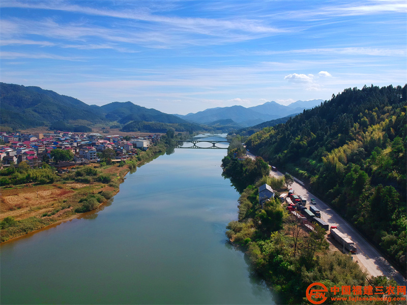 位于福建省南平市建阳区回龙乡浒洲村，无人机航拍的南浦溪流域风景美如画。(黄杰敏 摄) (1).jpg