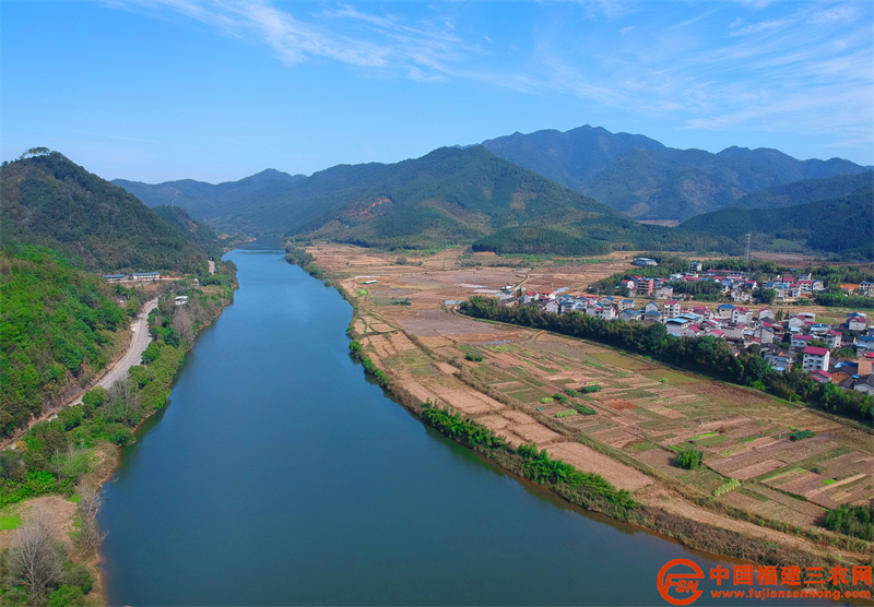 位于福建省南平市建阳区回龙乡浒洲村，无人机航拍的南浦溪流域风景美如画。(黄杰敏 摄) (3).jpg