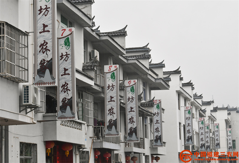泰宁县南会村统筹利用库区移民项目资金，围绕“旅游兴村，产业富民”这一发展战略，构建新型民宿和农家乐产业示范带，现有农家民宿150多家，130多户从事农家乐。（本报 吴鹏 摄）  (5).jpg
