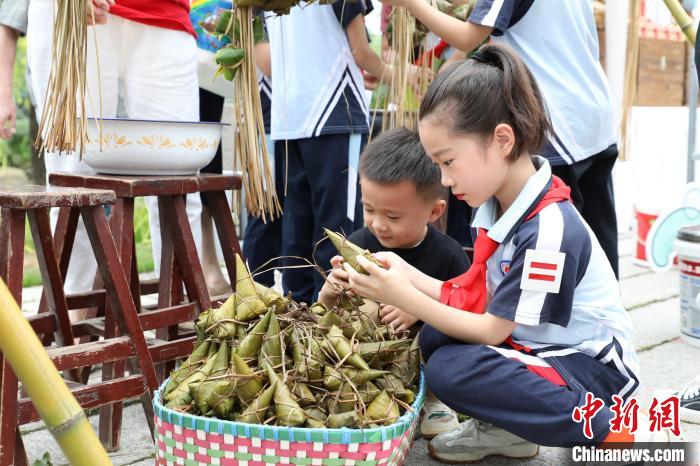 福州：迎端午 品民俗