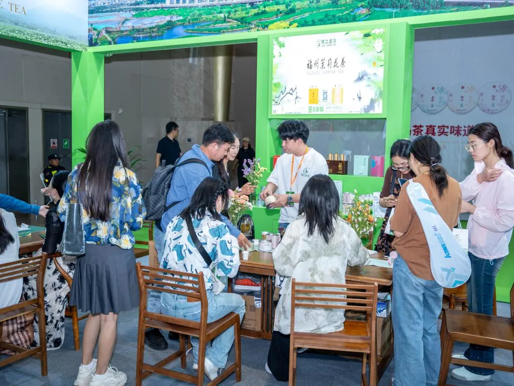 茶香氤氲，人气爆棚！就在第十七届中国云南普洱茶国际博览交易会→